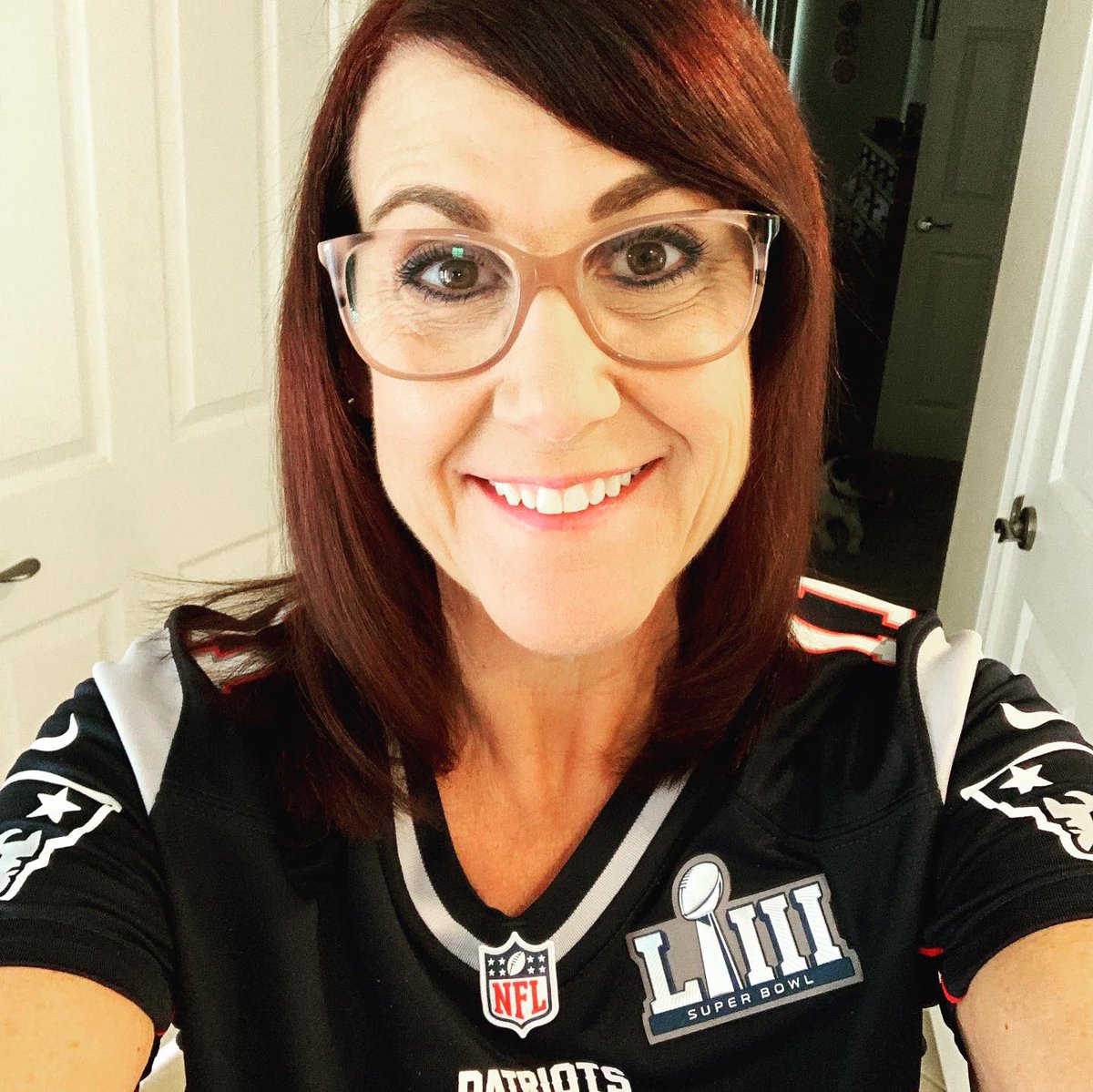 traciamc's tweet photo. The boys and I are game day ready! #GoPats #PatriotsNation #chicksdigfootball #beagles https://t.co/clKoPdPrad
