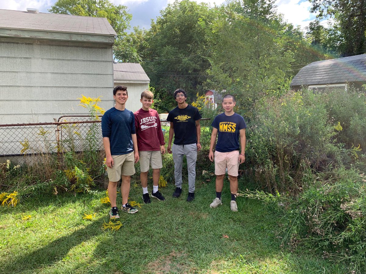 UDJISC's tweet photo. Yesterday Service Corps members helped out by moving furniture and supplies for a person in need! #MenForOthers https://t.co/vGGabiQeo8