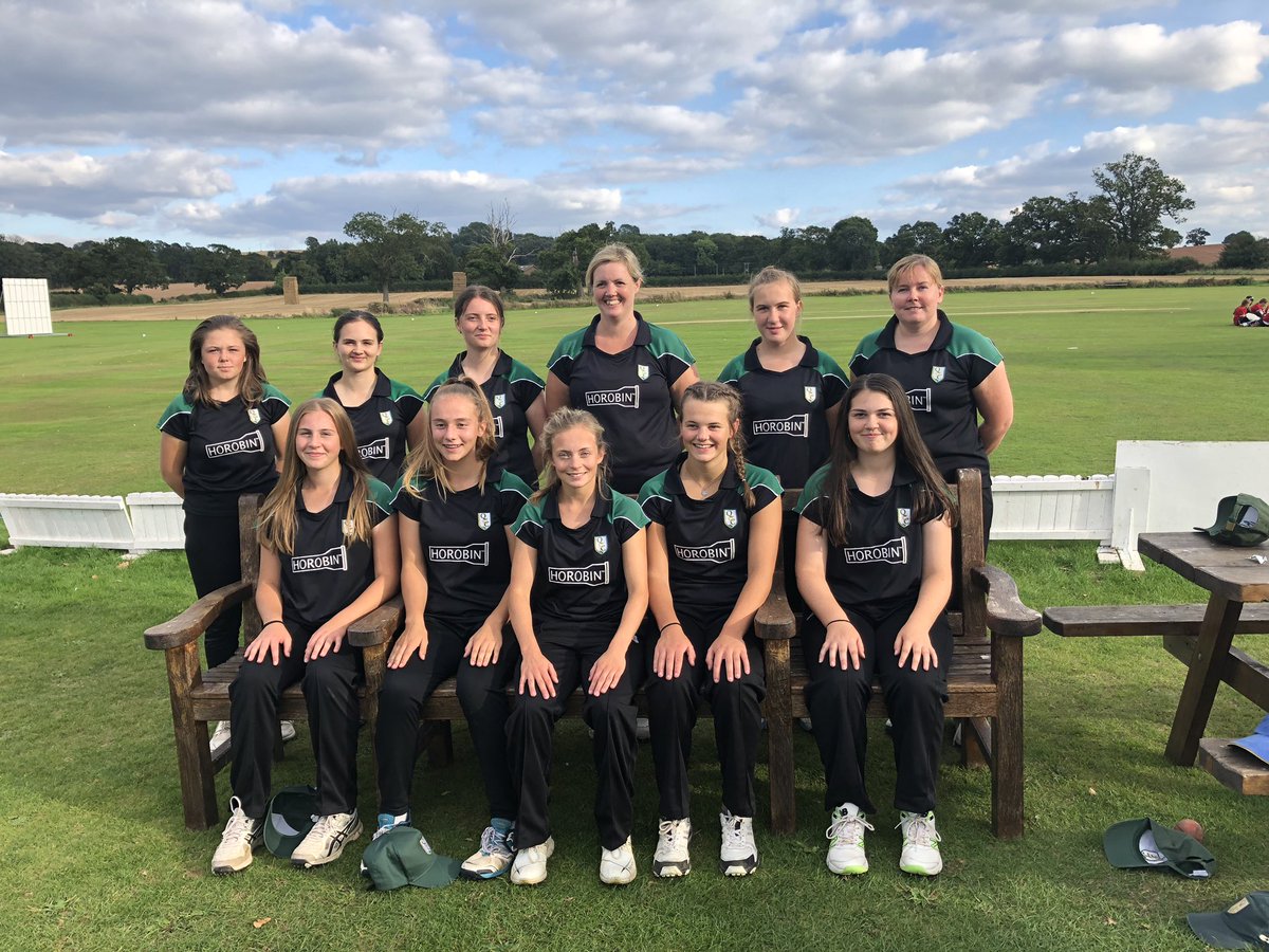 QuattCC's tweet photo. Quatt ladies win against @JGMeakins_CC 2XI @molly_batkin in the wickets again 6-10 @robboh1988 with 59 #18points https://t.co/DOHD1v3dLQ