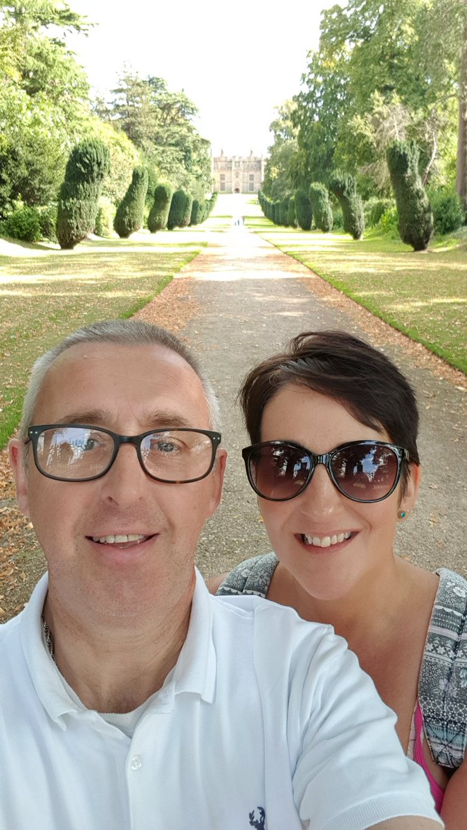 MarkTommostuff's tweet photo. Another lovely day Trustin' at Montecute House (that's the dot in the background!) #nationaltrust #montecutehouse https://t.co/wxCSr5B9qd