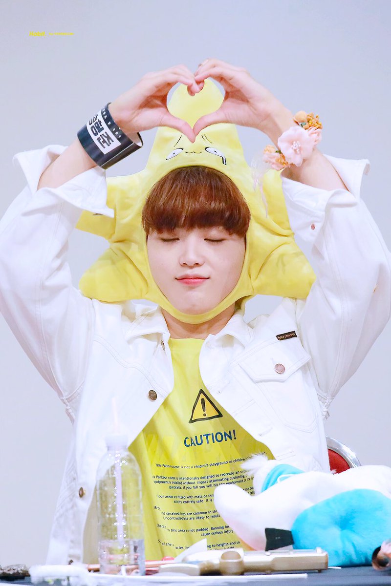 habit_HJ's tweet photo. 190908 심석홀 팬사인회
#X1 #엑스원 #송형준 #SongHyeongJun #ソンヒョンジュン  @x1official101

⭐️별하트뿅뿅💛 https://t.co/W2ky00FNbq