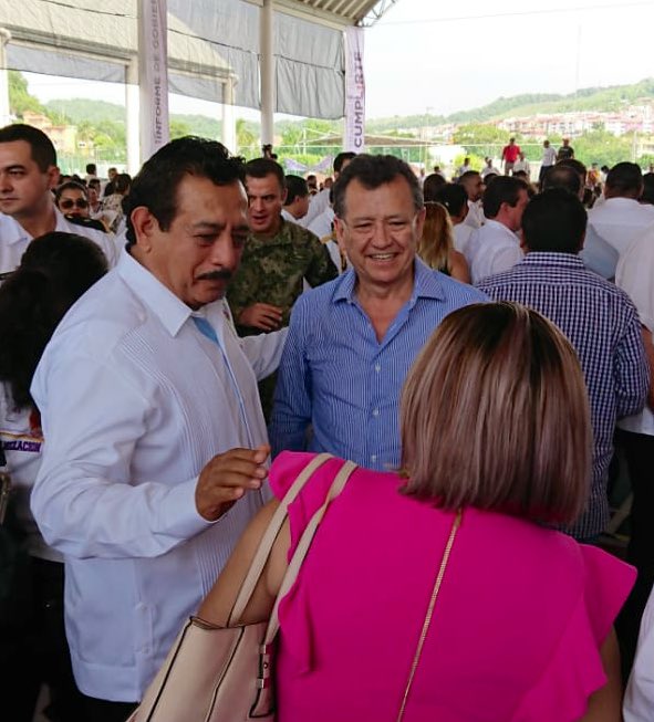 Al término del #PrimerInformedeGobierno de <a href="/jorgexsa/">Jorge Sánchez</a> saludo a mis compañeros diputados <a href="/AyalaCervando/">Cervando Ayala Rodríguez</a> @adalidperezga y a vecinos de #Zihuatanejo #rendicióndecuentas #PorlaReconciliacióndeGuerrero