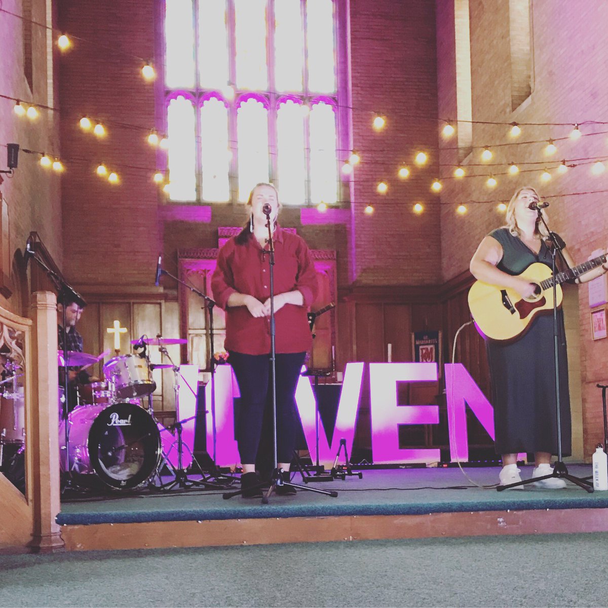 Loving worship tonight here at the 6! <a href="/woven_church/">Woven Church</a> <a href="/stmnotts/">St Margarets Nottingham</a>