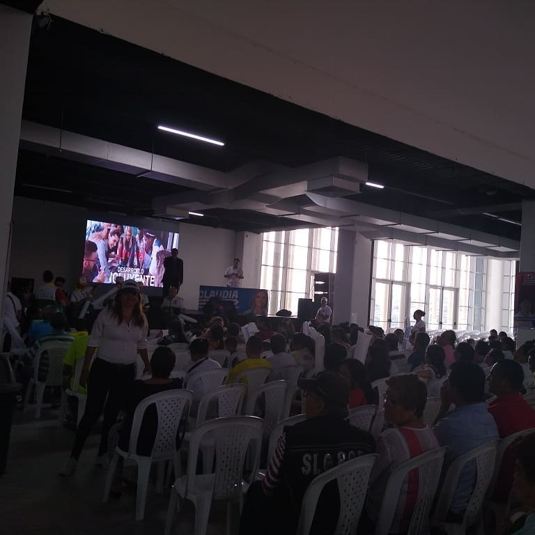 LuzAsamblea's tweet photo. Una excelente reunión junto a los candidatos al concejo de ADA
#ADA57
#unaluzparasantander
#asamblea @ Neomundo https://t.co/Hcpbq9CgDL