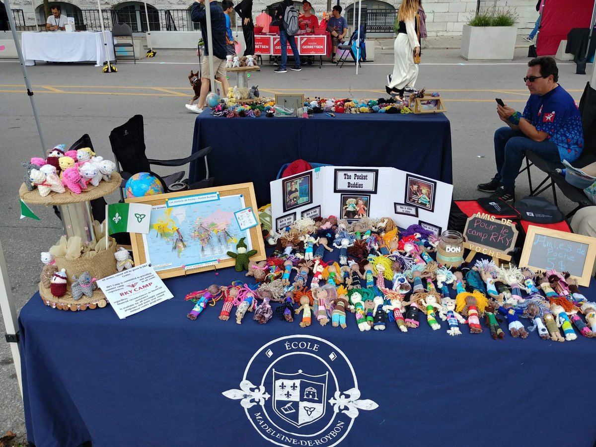 ThomasRinshed's tweet photo. Les Ami.e.s de poche du Club humanitaire de Madeleine-de-Roybon au Festival des Arts multiculturels de Kingston. Venez nous rendre visite! @Ottawacepeo https://t.co/uOIKonM0iZ
