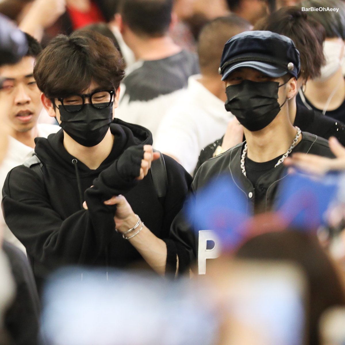 BarBieOhAeey's tweet photo. แฟชั่นสนามบินวันนี้ 🤣🤣🤣

#WelcomeGOT7toThailand
#SeeYouSoonGOT7 https://t.co/hoB5RJLqDT