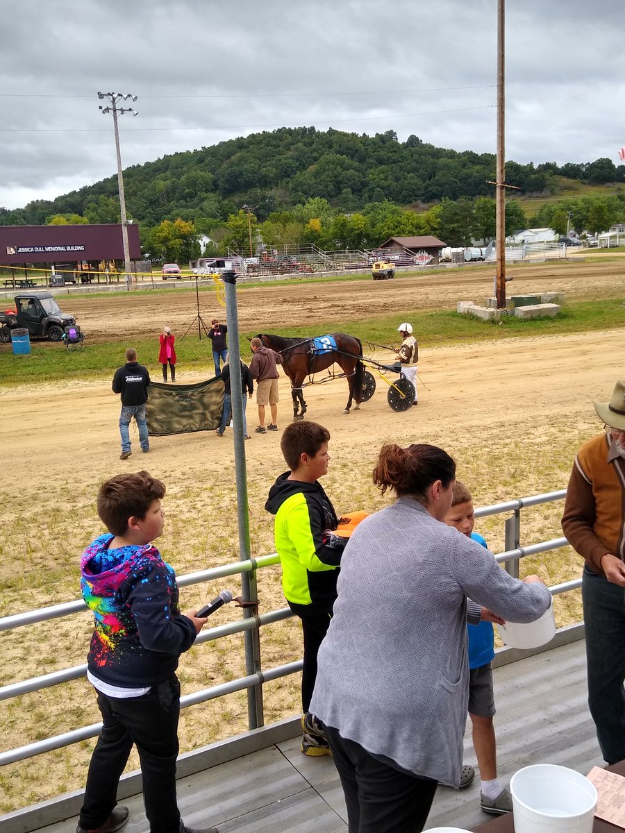 WIHarnessRacing's tweet photo. Race 1, has the Gald brothers duking it out. Scott Gald comes out on top in 2.10.2. Congratulations!! https://t.co/y8Q2v64kAU