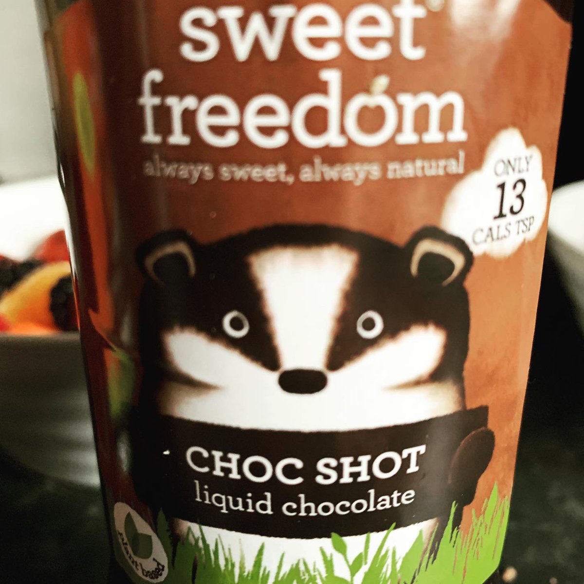 SwDunfermline's tweet photo. Used my 2 x #healthyextrab #hifibars #saltedcaramel #chocolateorange @aldiuk #meringue 2 1/2 Syns .. some @aldiuk #quark  mixed with @sweetfreedomuk #caramel 1/2 a syn ... and topped  #chocshot 1/2 a syn = 3 1/2 Syns of sweet temptation 😋😋😋😋😋 @SlimmingWorld https://t.co/ufypnhxU0G