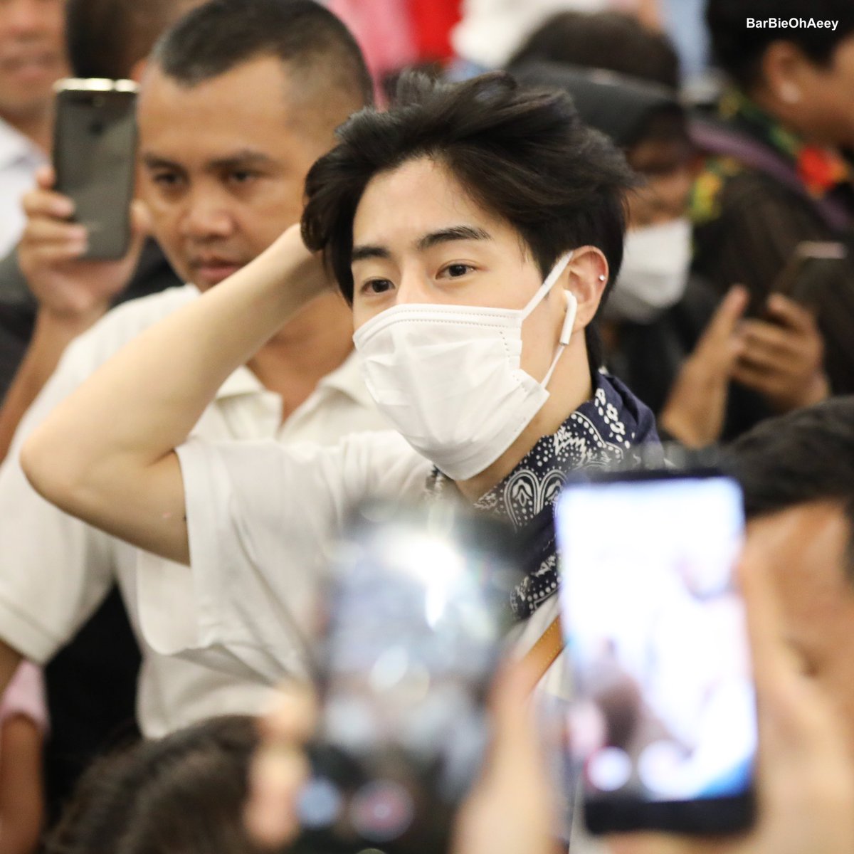 BarBieOhAeey's tweet photo. พี่มาร์คกับผ้าพันคอ เสยผมที ใจเหลววว

#WelcomeGOT7toThailand
#SeeYouSoonGOT7
#MarkTuan #마크 https://t.co/suYVVdxAuE