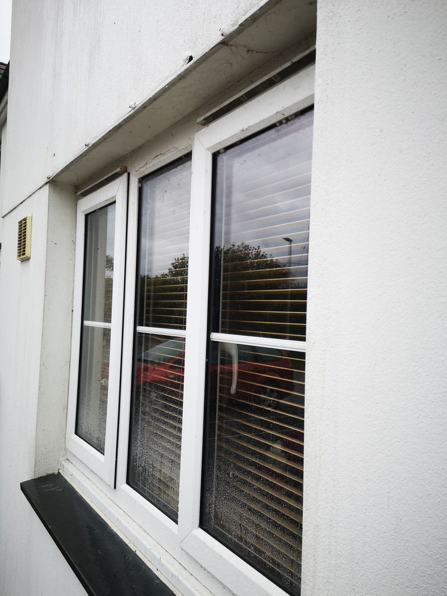 FirstWindowC's tweet image. Closing out a busy week with a day of working in rain and drizzle. Really happy with this first clean for a new customer.
