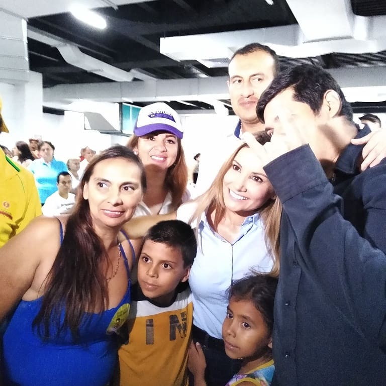LuzAsamblea's tweet photo. Con la próxima alcaldesa de Bucaramanga Claudia López
#ADA57
#unaluzparasantander
#asamblea @ Neomundo https://t.co/eW3saAnk1K