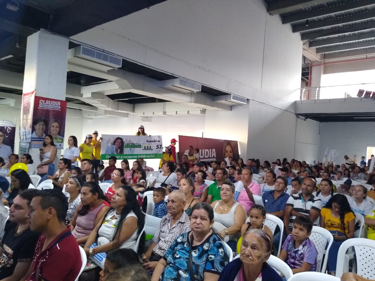 LuzAsamblea's tweet photo. Con la próxima alcaldesa de Bucaramanga Claudia López
#ADA57
#unaluzparasantander
#asamblea @ Neomundo https://t.co/eW3saAnk1K
