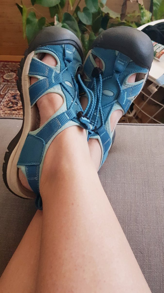 TheLadyQual's tweet photo. #findom #femdom #outdoorfeet #barefeet #footfetish #footslave 
#dirtyfeet #shoefetish #alphafeet https://t.co/CiqCha6IEs