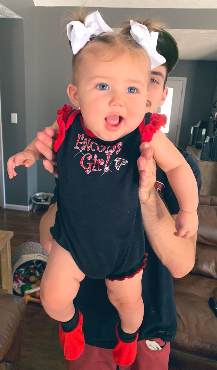 Kayyy_Thom's tweet photo. It’s our favorite time of the year 🏈❤️@AtlantaFalcons https://t.co/i93TlXhpsU