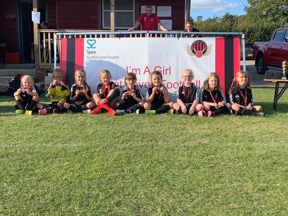 ftygfc's tweet photo. Back to Winchester today. So proud of all our girls. u8 finished 3rd. We entered 3 teams in to u10 section 16 teams in all and we finished 1sr, 2nd and 3rd! Our U11s won their section and our under 12 team played well considering were playing 8 minute matches 9aside #teamfareham https://t.co/qjXE6prZP7