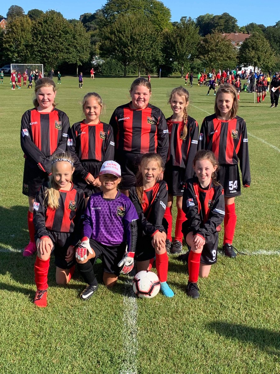 ftygfc's tweet photo. Back to Winchester today. So proud of all our girls. u8 finished 3rd. We entered 3 teams in to u10 section 16 teams in all and we finished 1sr, 2nd and 3rd! Our U11s won their section and our under 12 team played well considering were playing 8 minute matches 9aside #teamfareham https://t.co/qjXE6prZP7