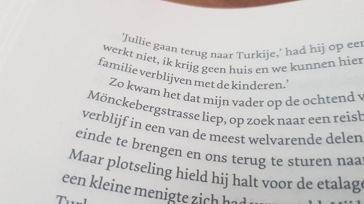 govertschilling's tweet image. weer zoiets #synchroniciteit @2525: vanmiddag loop ik in hamburg over de mönckebergstrasse, vanavond lees ik dit: 🙂