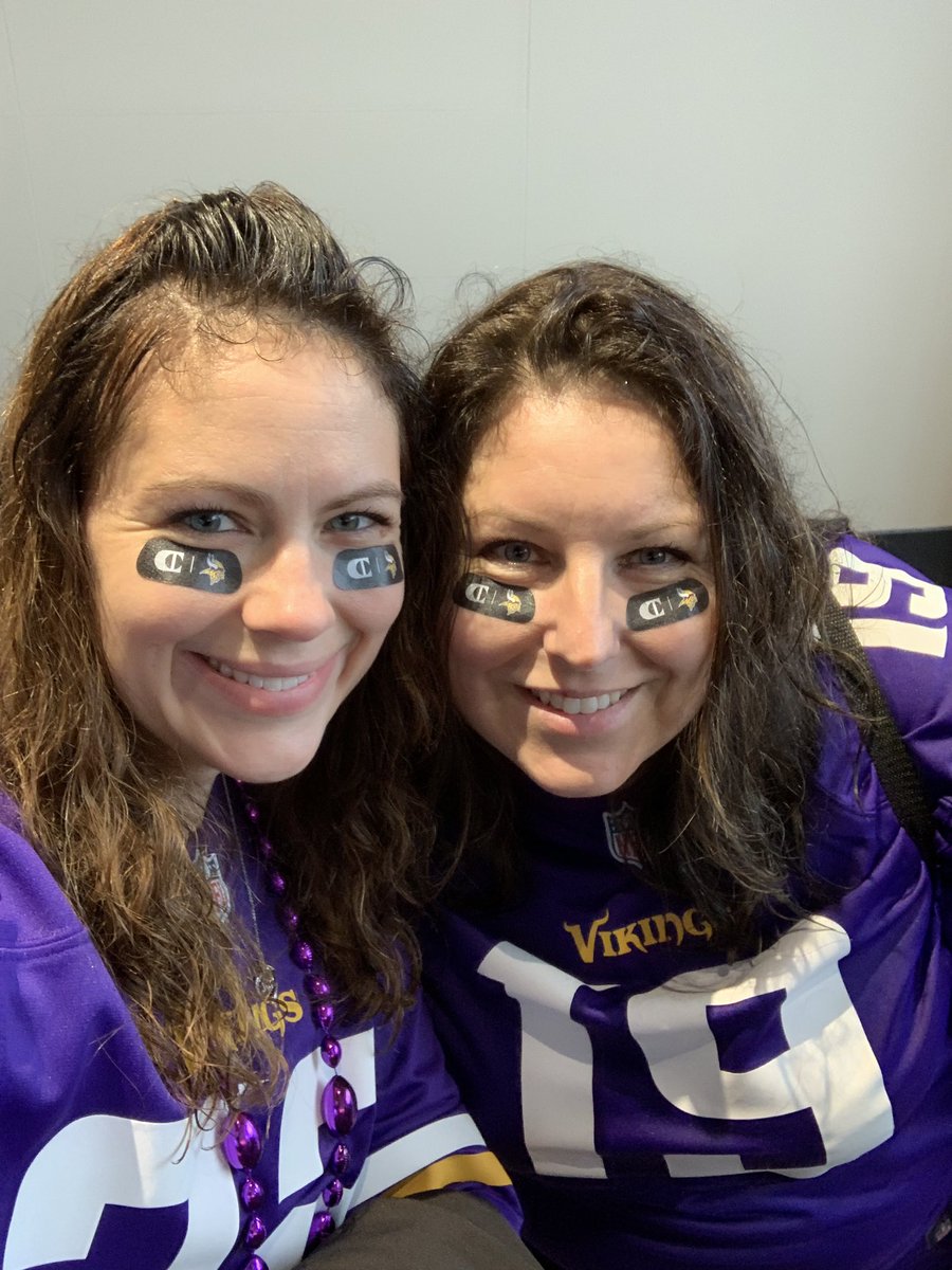 JPteach22's tweet photo. Sister date at the #mnvikings game! #skol #vikings #vikingshuddlefor100 #sundaysareforthegirls #sistersunday @DJuskie https://t.co/42aKBupJRy