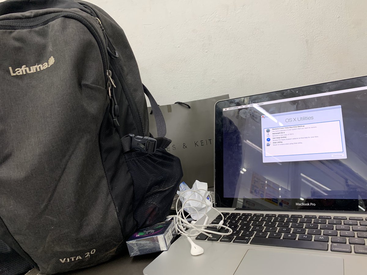 Min, saya menemukan Tas Berisi Macbook Pro, Kartu Identitas Mungkin sangpemilik, dan Pasportnyaa. Di daerah Tamann Sari - Bandung
Jika ada yg merasa mimiliki barang tsb DM @harisrismann / 082118882034 <a href="/infobandung/">infobandung</a> <a href="/infobdgadv/">infobdg adv</a> <a href="/InfoBdgEvent/">EVENT BANDUNG</a>