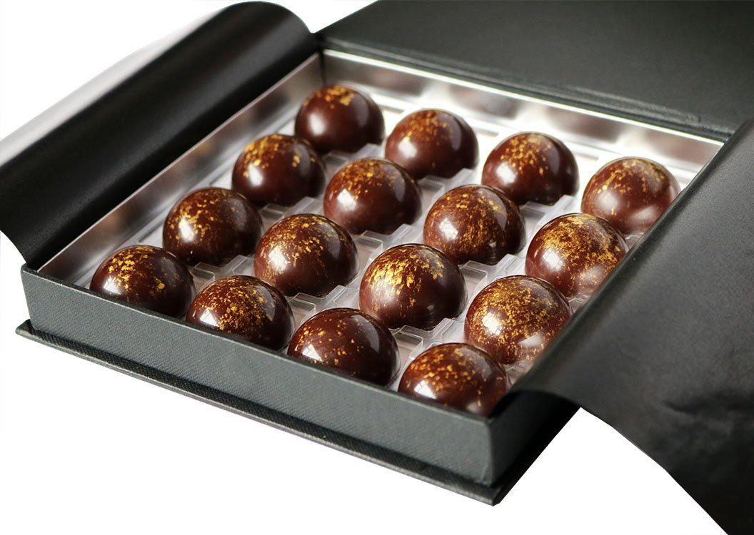 DiscoverCacao's tweet photo. Another #October exhibitor bringng this fabulous selection of #chocolate #BCF19 #chocolateweek #Brighton @EponinePatiss https://t.co/NcTvACKW1W