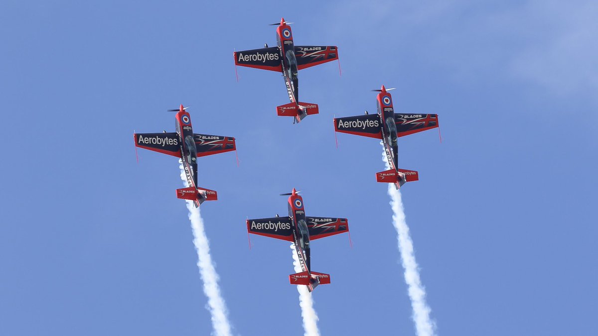 stewartjack25's tweet photo. A few photos from the Blades Display at the Southport Airshow on Saturday 7th September 2019. @thebladesteam @SouthportAir #flywithlingy #SouthportAirShow https://t.co/dKjNyPR9Tz