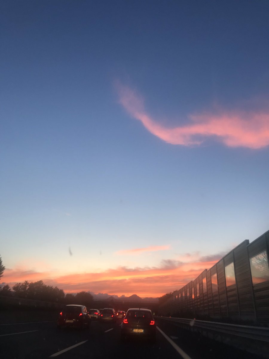 Di ritorno da #Everest19 tramonto in autostrada #gasparritour non finisce mai 😂😂