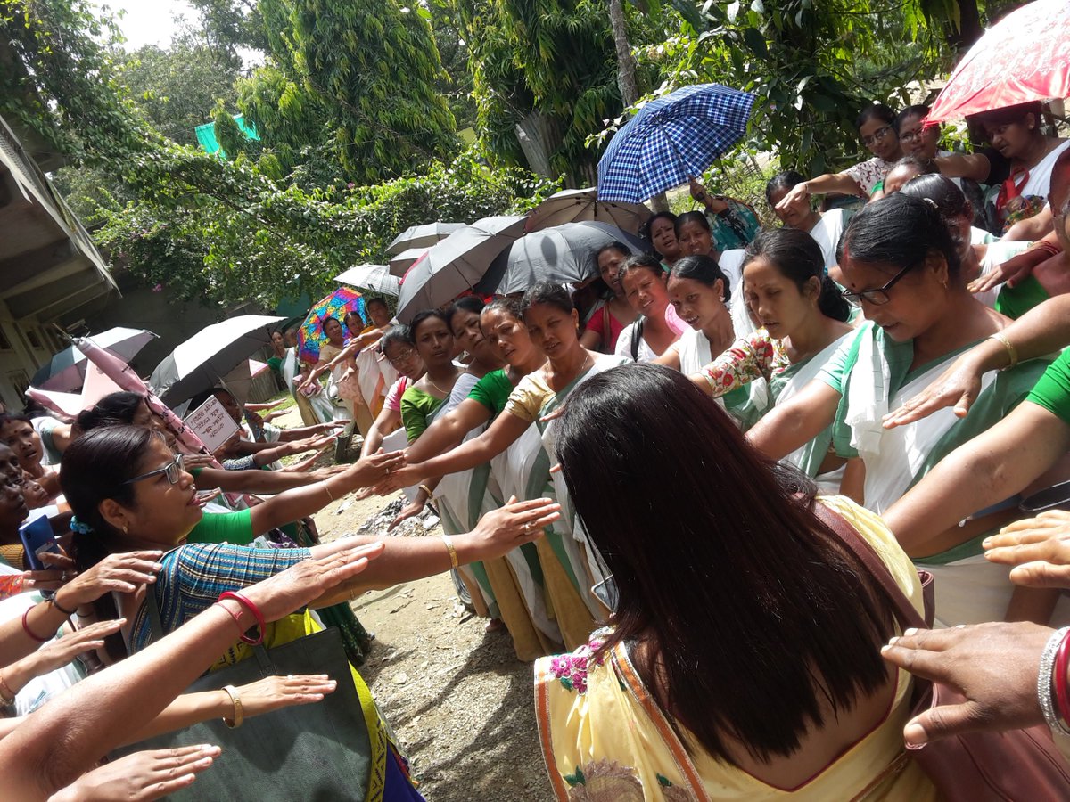 PDibrugarh's tweet image. Taking Pledge by AWW and other department together in DIBRUGARH(Assam)  to contribute for malnutrition free India, during the occasion of  #PoshanMaah2019 
#SahiPoshanDeshRoshan 
#PoshanTyoharSeVyavahar 
@MinistryWCD @smritiirani @POSHAN_Official @PhukanGitashree @drShwetaa