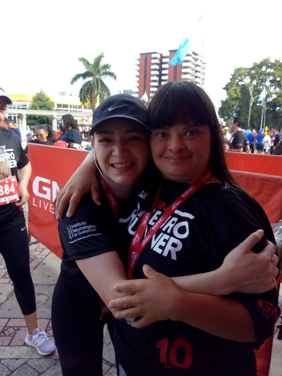 neurologico_gt's tweet photo. Gracias por dar cada paso por la #inclusión y por nuestros niños y jóvenes, en la 10a #NeuroRun 2019.
Entrega de medallas y abrazos 🏅♥️👏🏻👏🏻 https://t.co/GxOWL9DLYd