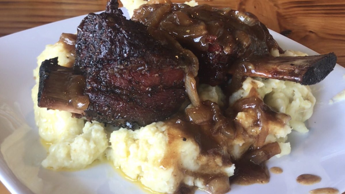 UnhingedBBQ's tweet image. Beef Short Ribs &amp;amp; Guinness Onion Gravy smoked on the @yodersmokers YS640. #yoderflavor #yodersmokers #yodernation #beefshortribs 

Video Recipe: youtu.be/mqyM33lfUpc