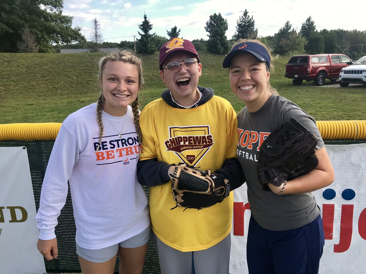 HopeCollegeSB's tweet photo. Another great year at the West Michigan Miracle League! One of our team’s favorite days of the season! All pics of the day on our Hope Softball Facebook. #welovethisgame #wmml #joy @MiracleLeagueTC @HopeCollege https://t.co/gWcH2gr4DK