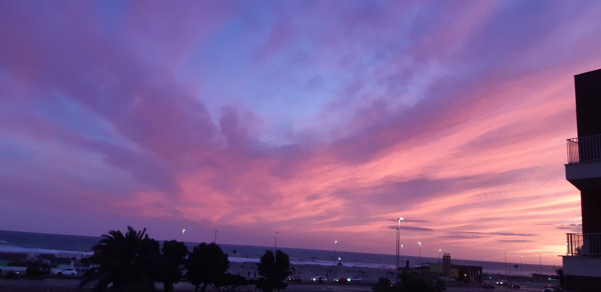 Blob1605's tweet photo. Tramonto dal terrazzo, ecco perché mi piace abitare qui.🙂 https://t.co/oWuLEi1tSl