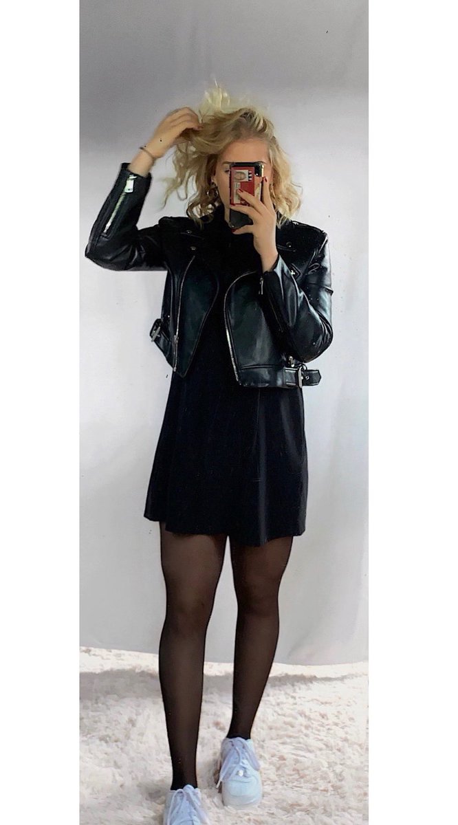 lmjyx11's tweet photo. « 𝐈𝐥 𝐬𝐮𝐟𝐟𝐢𝐭 𝐝’𝐲 𝐜𝐫𝐨𝐢𝐫𝐞 »
1an et demi plus tard, -30kg 💫🏋🏼‍♀️ https://t.co/0YHwWidlGG