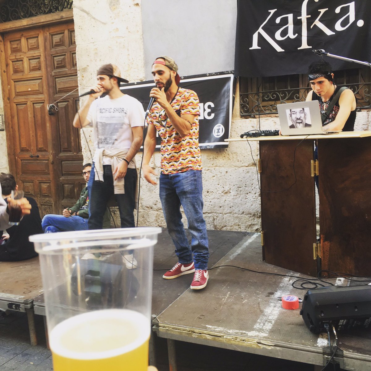 Hoy estamos apoyando la escena en el Pucela Suena! Batalla de gallos bien regada de #SoSick by <a href="/3ElementosBrew/">3Elementos</a>