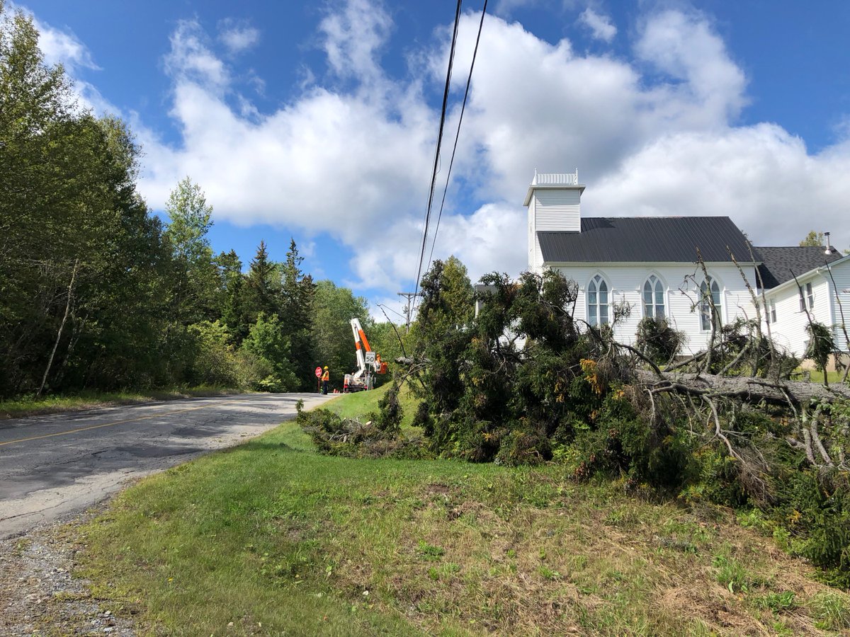 NB_Power's tweet photo. Our crews are dealing with many wires down and trees on the lines. https://t.co/D2COubG5HR