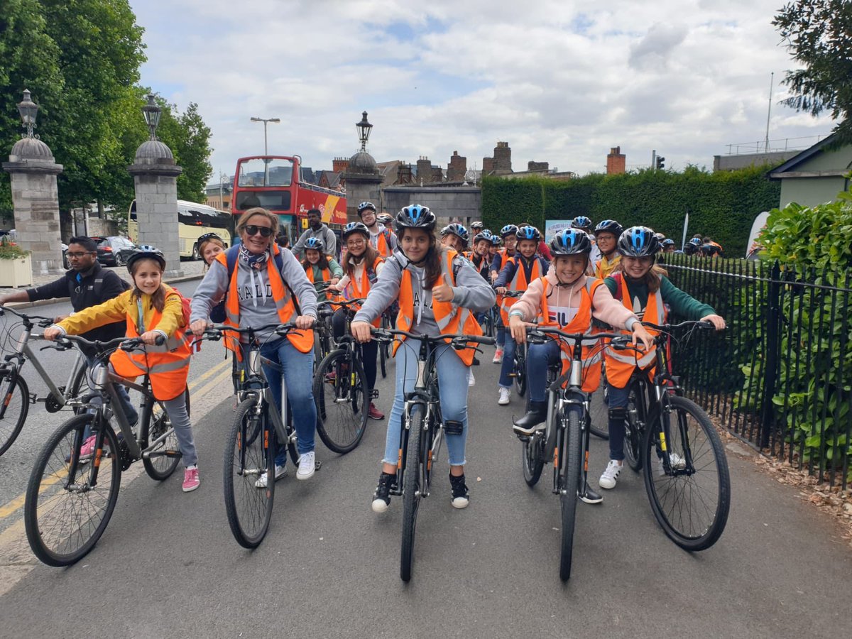 Ayalde_'s tweet image. Los fines de semana nuestras alumnas en Dublin aprovechan para hacer planes juntas, compartir experiencias y por supuesto celebrar los cumpleaños que coinciden con su estancia.
#estanciaenIrlanda
#ayalde
#somosCOAS
#Am⭐️🇮🇪
#awhaleoftime
