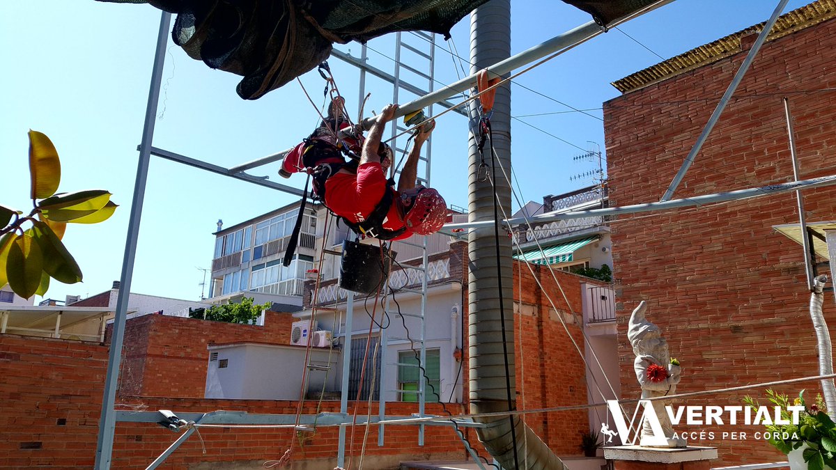 VERTIALT's tweet photo. #estructura #estructurametálica #mantenimiento #protección #tratamiento #antioxidante #anticorrosivo #pintura #imprimación #esmalte #vertialt #trabajosverticales #treballsverticals #trabajosenaltura #treballsenalçada #trabajosdedifícilacceso #treballsdedifícilaccés #ropeaccess 👌🏽 https://t.co/DYjp12bvYL