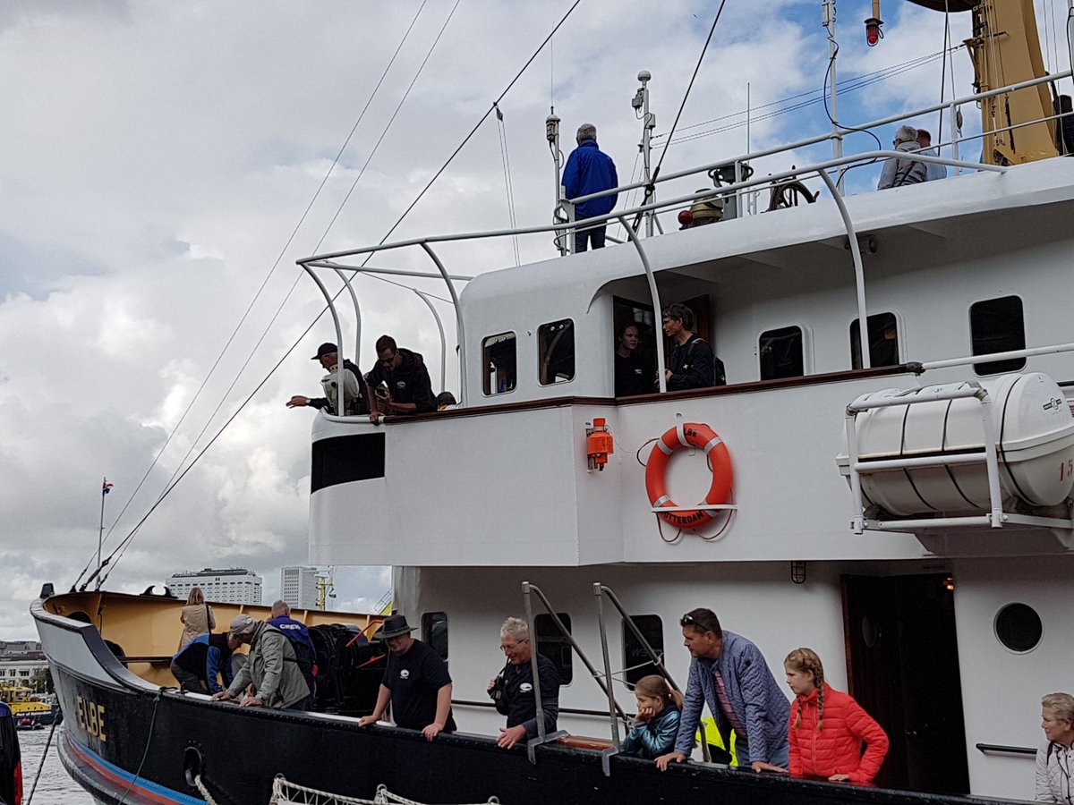 sleepboothaven's tweet photo. Het was een geweldig weekend met de @Wereldhavendgn in #Rotterdam! We kijken terug op vele leuke ontmoetingen en mooie vaartochten. We willen iedereen die langs is geweest of heeft meegevaren bedanken voor een gezellige tijd. https://t.co/nBIIdKg9RG