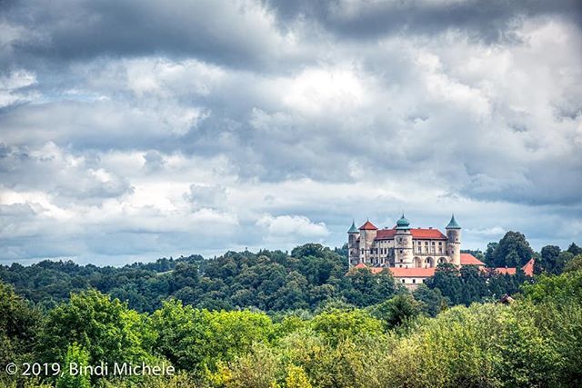 BindiMichele's tweet photo. Zamek w Wiśniczu (Poland) #photooftheday  #photoofday  #photography #photographer #castle #poland #nikon  #foto #cool #amazing #TagsForLikes #beautiful #TFLers #fun #art  #artist #best #bestoftheday #art_bind #castello #Polska #summer #sienafotoclub #lan… https://t.co/3jrTQsSKhv https://t.co/zyrKTm8yxA