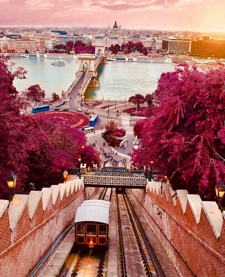 WeliveWorld's tweet photo. Budapest, Hungria https://t.co/qL5TPGFDiM
