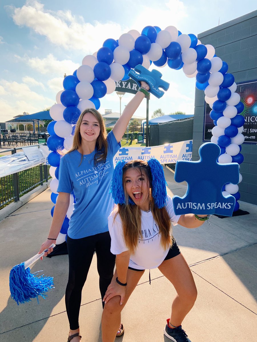 SUPiratesSB's tweet image. Autism Speaks Walk!! 💙 A few of our girls spent some time through their Alpha Xi Delta sorority to show support for such a great cause this morning! #bekind #sharingthelove #herewegobucs☠️