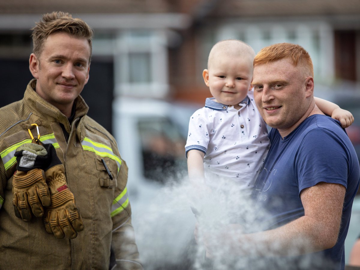 WestMidsFire's tweet photo. Tipton firefighters visited two-year-old Billy-Joe, who lives with leukemia. He's a HUGE fire engine fan, so they brought a smile to his face by arriving in... a HUGE fire engine! They took some mini firefighter gifts, too! 😊 🚒 Photos: John Kennett https://t.co/LtwKyDyUxn