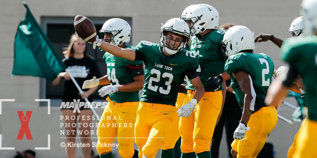 KirstenStickney's tweet image. MaxPreps pro images of 9/7 Lane Tech vs Argo at Lane Tech Stadium. 
@FootballArgo @argonauts_ad @argohs217 @LT_Athletics @LaneTech1440 @MaxPrepsPR #goArgo #golanego

PHOTOS: t.maxpreps.com/2k9yLHu
