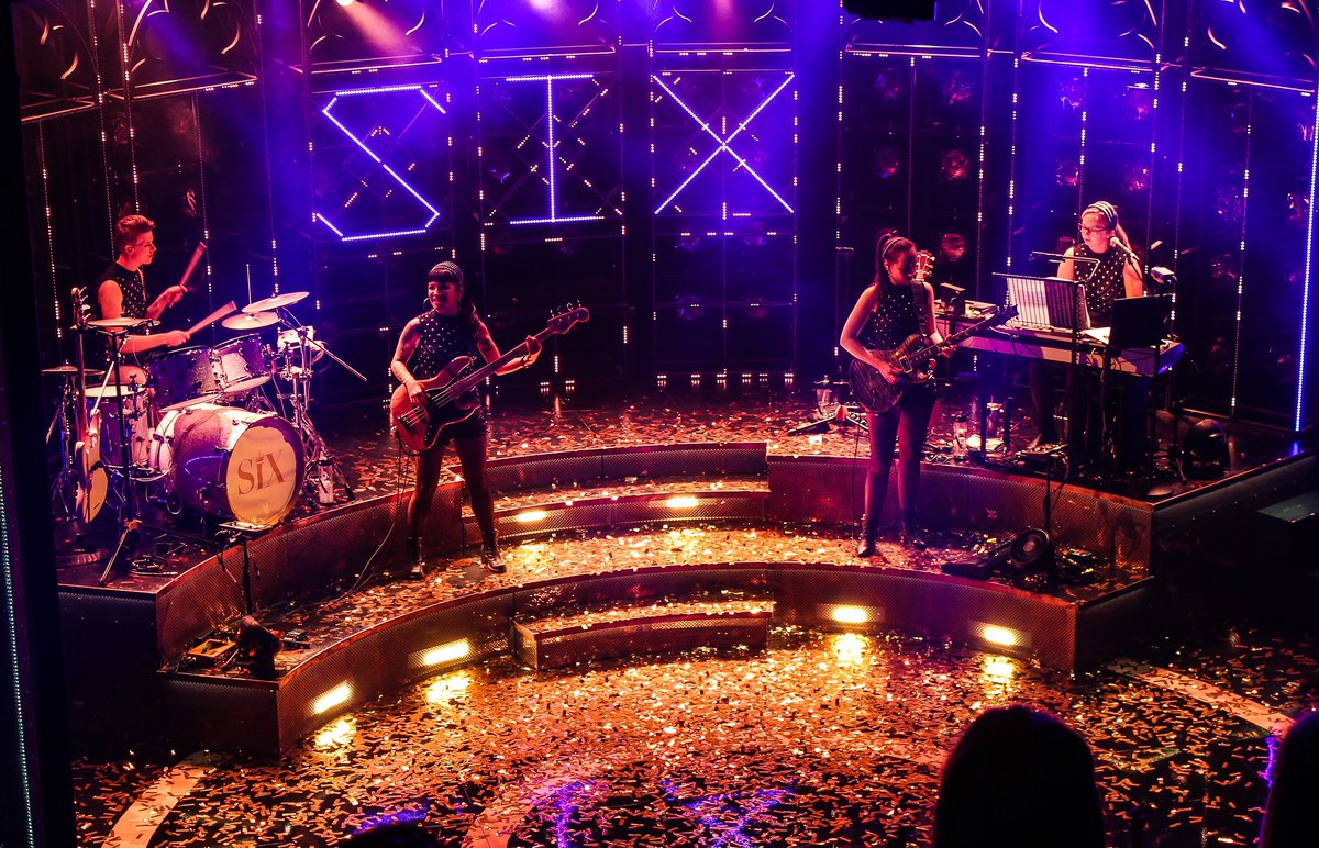 That first photo I think is my favourite one I’ve ever taken of the band and honestly, where do I sign up 👏🏻 @EllieVerkerk