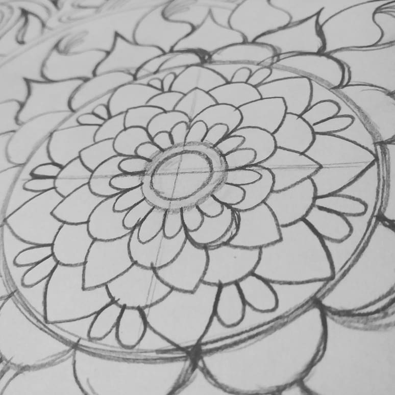 AliceVDesigns's tweet photo. The beginning sketch of a paisley design. #alicevdesigns #originaldesign #gothic #textiles #interiors #paisleypattern #pencil #outlines #print #futuredesigner #floral #blackandwhite #masteryourcreativity #paisleyfloral #dotwork #sketch #drawing #creativewomen #creativeminds https://t.co/O6Jd9jBBct