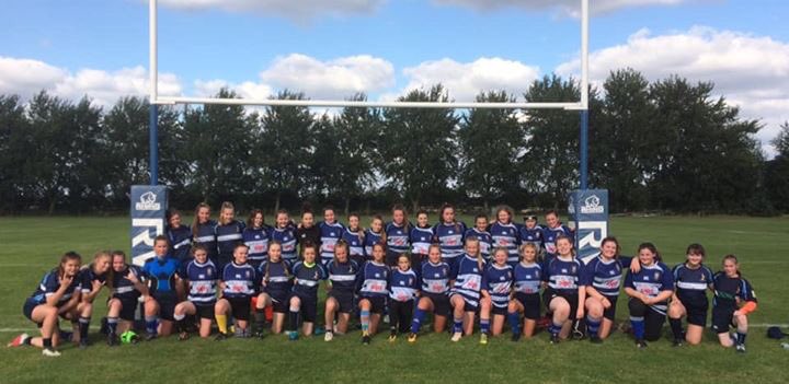 MRUFCGirls's tweet photo. The first team photo for the 2019/2020 season #MRUFCUnder15s girls team and another of our first game with the players of @newarkrufc #RugbyGirls #RugbyFamily #HappinessIsEggShaped #BeAPartOfIt #SundayMorning #TryAndStopUs #ThisGirlcan #OneClub https://t.co/D1duOU9hDx