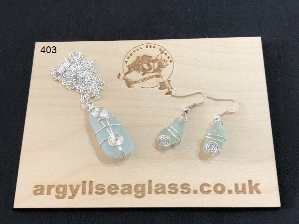 ArgyllSeaGlass's tweet photo. Hello  #HandmadeHour 👋👋👋
We have been busy today making new #Argyllseaglass jewellery sets(well Marie has 😍) now on 
https://t.co/6JfHhNcKZo 🎉🎉🏴󠁧󠁢󠁳󠁣󠁴󠁿
 
#ukcraftershour #CraftHour #CraftBizParty #SundayThoughts #FirstTMaster #Argyllseaglass #Handmade #IndyBiz #SmallBiz https://t.co/1Ds5ap9KqO