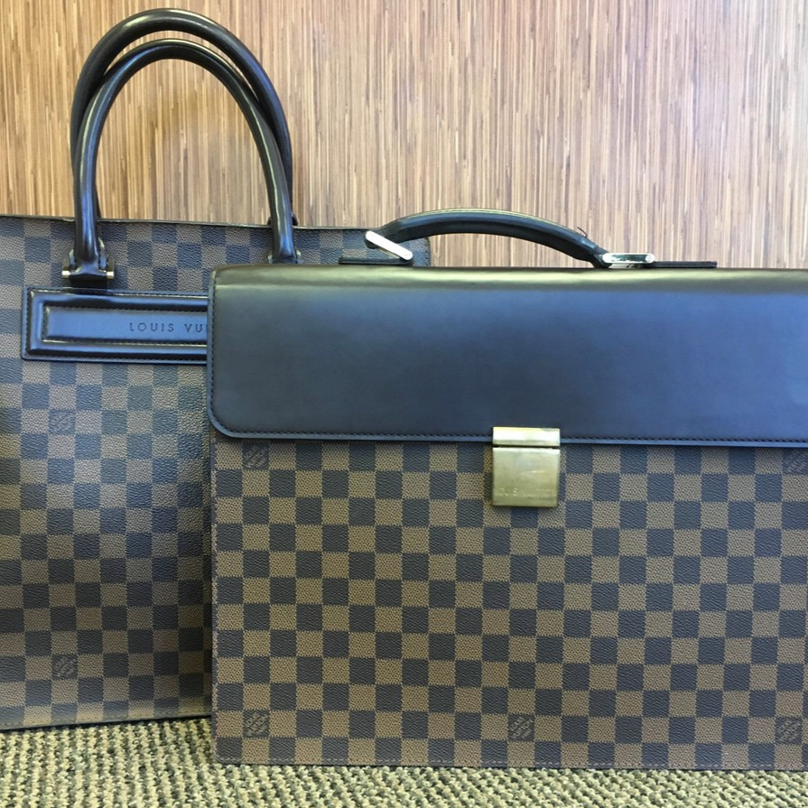 MarqueLuxury's tweet photo. Everyone needs a good DAMIER EBENE bag! 😍❤️#LouisVuittonAltonaPM #LouisVuittonVenice #MARQUE #JoyInLuxury #PreLoved #LouisVuitton   #louisvuittondamierebene #lv #louisvuittonaddict #louisvuittonbag #fashionkilla #vintage #luxury #luxuryresale #usedisthenewnew #bagaddict⁠ https://t.co/uwKBOUw2Yo