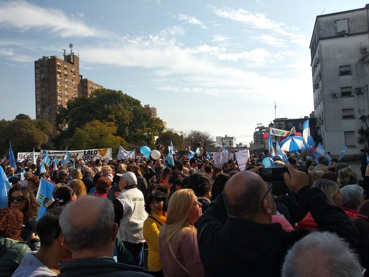 guivallarino's tweet photo. Aquí en morón, acompañando a Miles de bonaerenses que le dicen acá estamos @mariuvidal , no estás sola! #FelizCumpleLeona #8SJuntosConVidal #8SDefendamosLaProvincia #8SYoVoyConVidal #VidalGobernadora https://t.co/Ur91JO3A5C