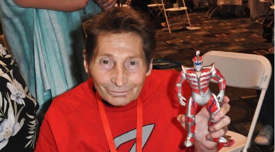 Escenario_pl's tweet photo. Muere Robert Axelrod a sus 70 años, la voz que dio vida al villano Lord Zedd de los Power Rangers.  https://t.co/CLOcedgHLP https://t.co/3R5ZldkwOL