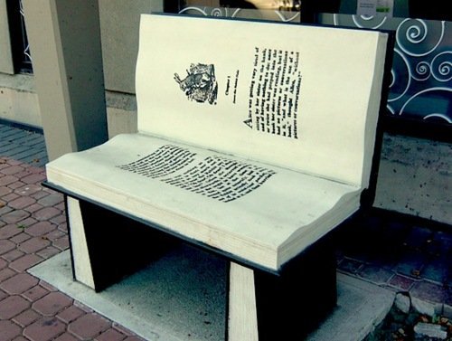 thelaceylondon's tweet photo. When a bookworm designs park benches...

#amwriting #amreading https://t.co/fqLeFpelzZ